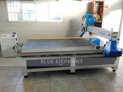 蓝狮注册四轴数控开料机在客户工厂实拍