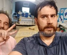 蓝狮注册三轴数控开料机到达意大利客户厂区